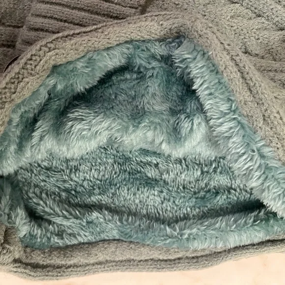 - UGG Sweather Weather Vintage Green  Fleece  pom pom hat infinity scarf set NWT - Picture 5 of 6